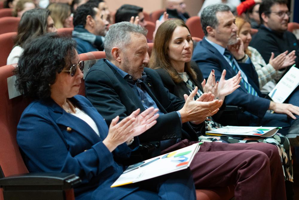 Primera fila del patio de butacas con los vicepresidentes del Consejo, presidenta y delegado 