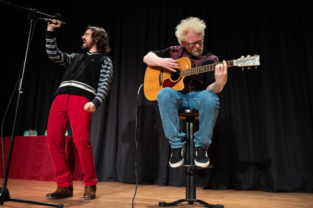 Elory Ceraso, guitarra, y Mario Aler, cantante, Dúo Maler, ganadores en la categoría de grupo