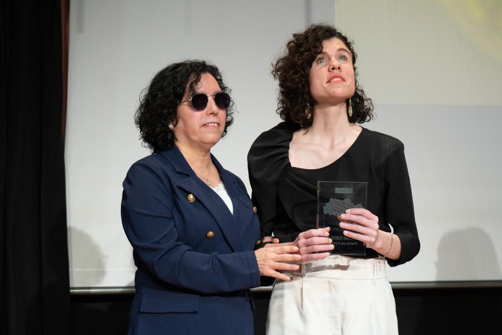 La presidenta del Consejo Territorial entrega el premio a Saray Ruiz