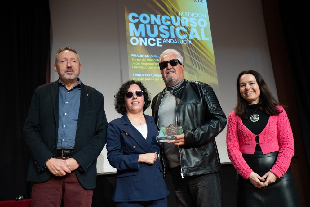 Entrega del tercer premio a Francisco Javier Ecenarro