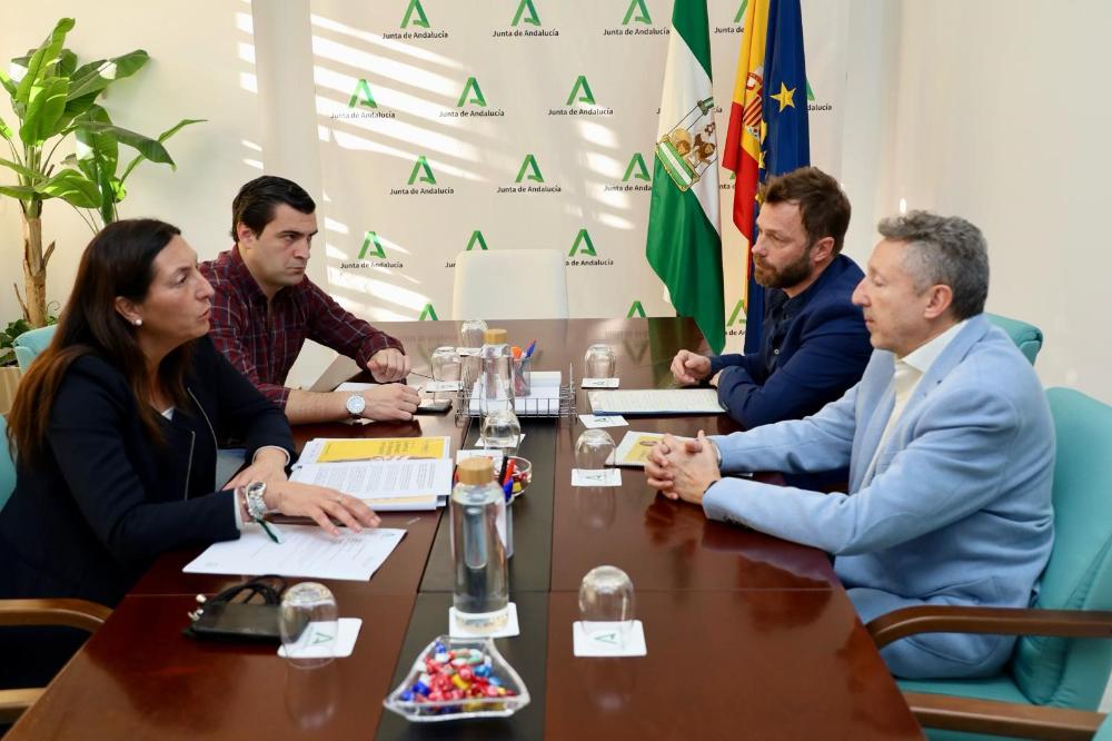 Reunión de la consejera de Inclusión y el director de Juventud con el delegado de la ONCE y de Ayuda en Acción