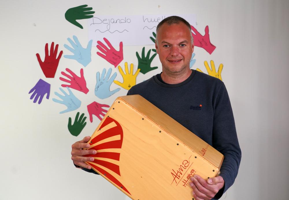 Oliver Laloux con el cajón