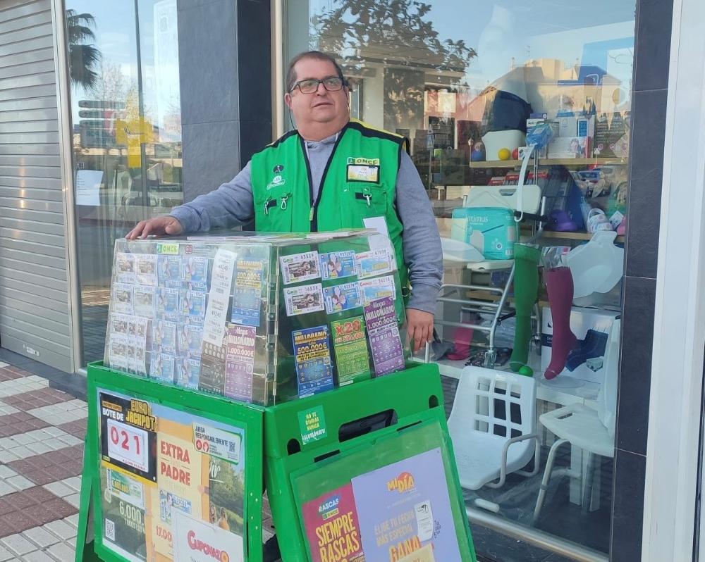 Javier Lobato, vendedor de la ONCE en Ronda