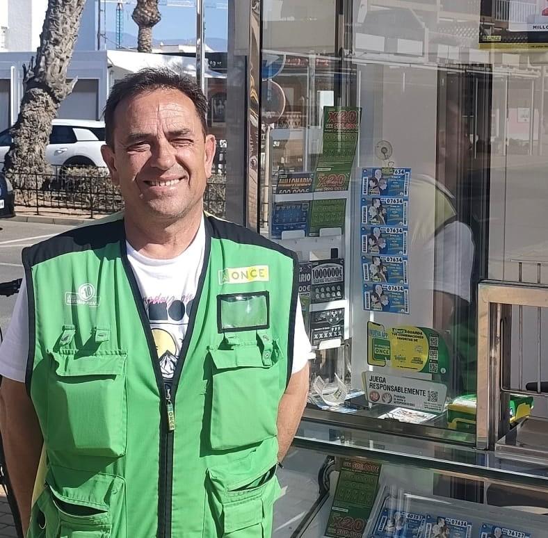 Javier Cano, vendedor de la ONCE en Cuevas del Campo