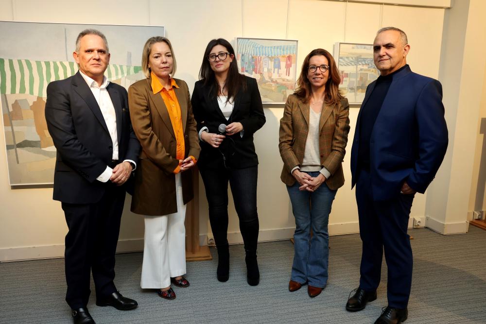 Foto de familia de los participantes en la inauguración