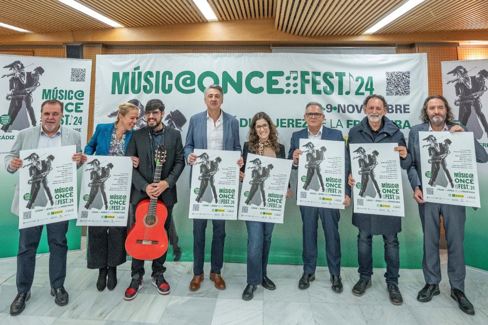 Foto de familia tras la presentación