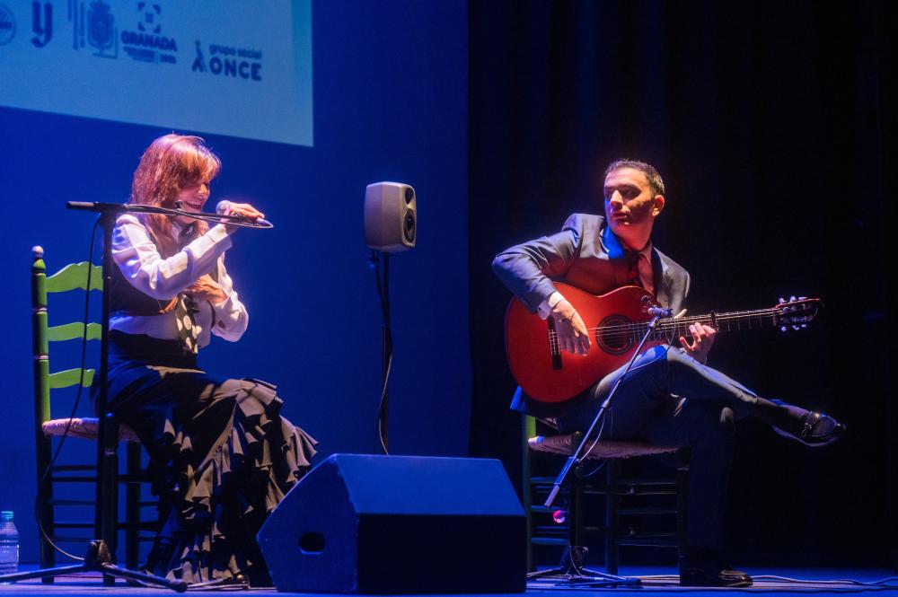Pablo Campos acompañado al cante por Nieves Molina