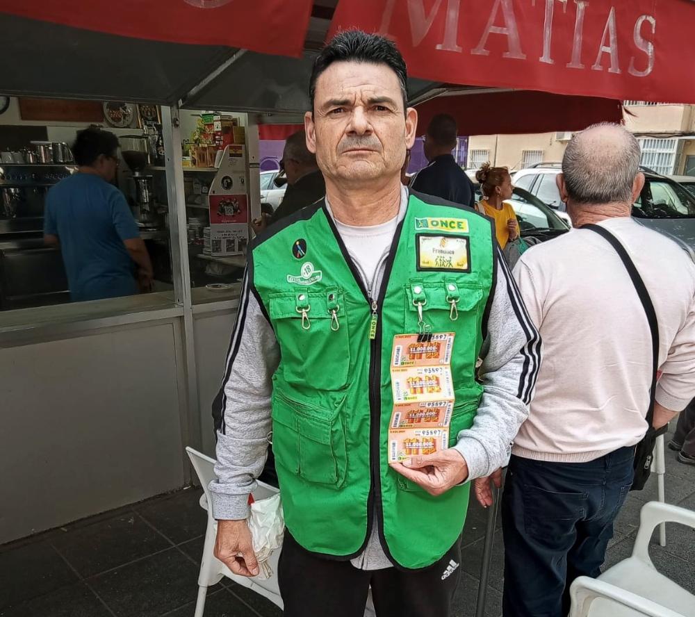 Francisco Santiago, vendedor de la ONCE en Almería