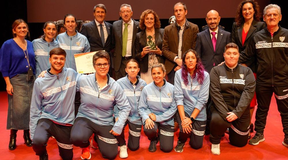 Foto de familia tras el acto