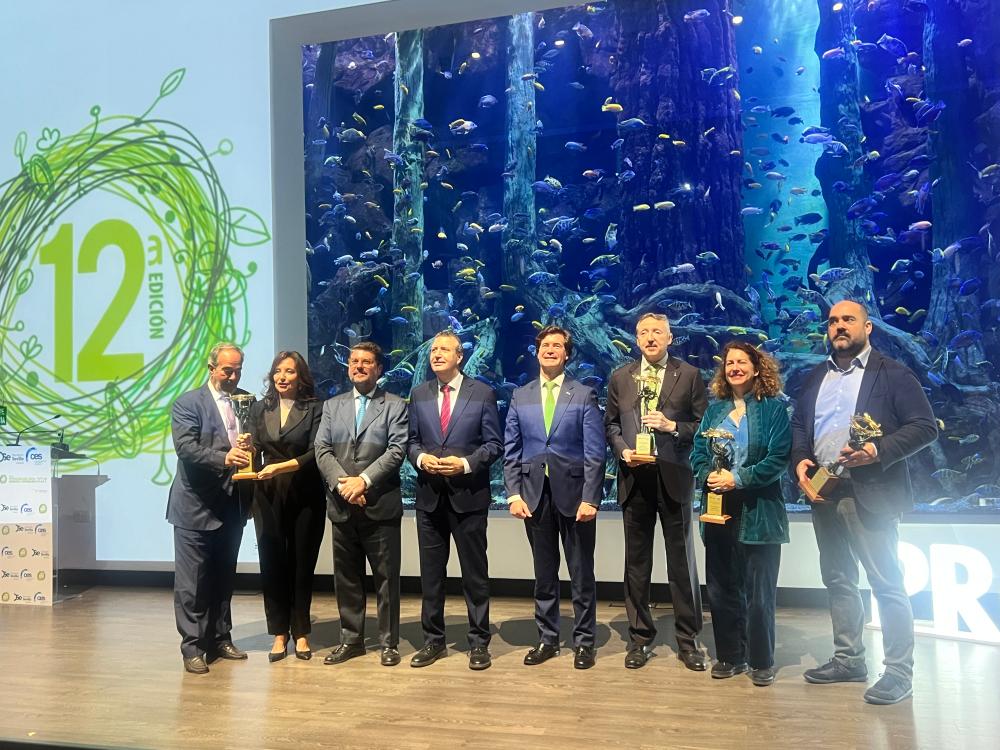 Foto de familia de los premiados