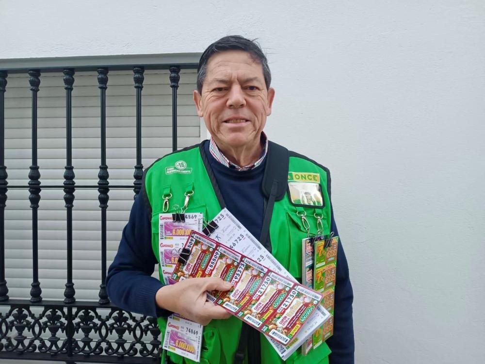 Alberto Ruiz, vendedor de la ONCE en Ubrique