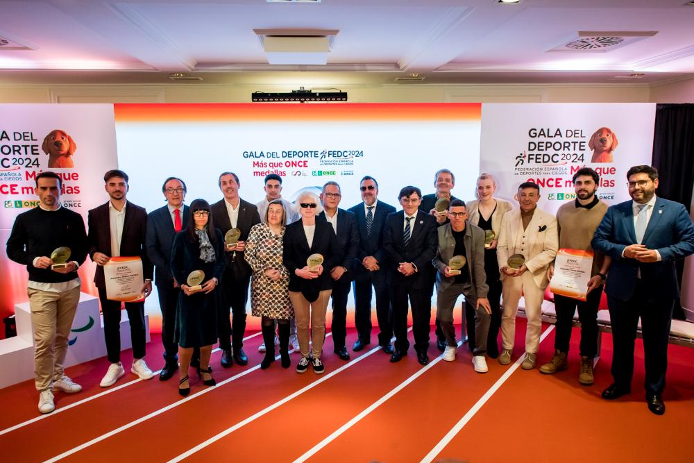 Foto de familia con todos los premiados