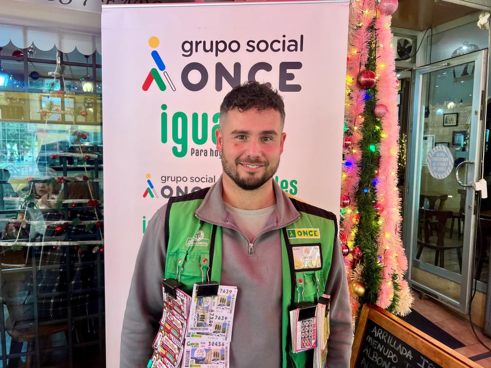 Javi Villagrán, vendedor de la ONCE en Alcalá de Guadaíra 