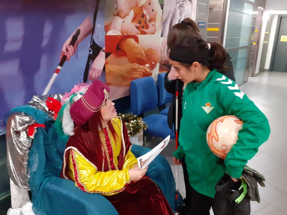 Una alumna expresando sus ilusiones a la Cartera Real