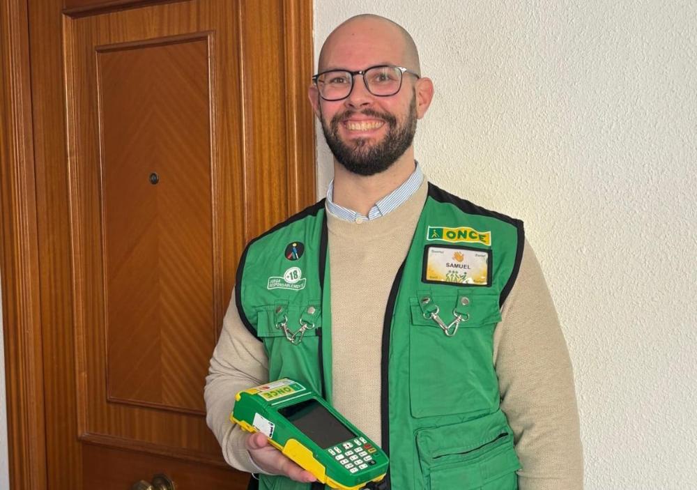 Samuel Segovia, vendedor de la ONCE en Granada
