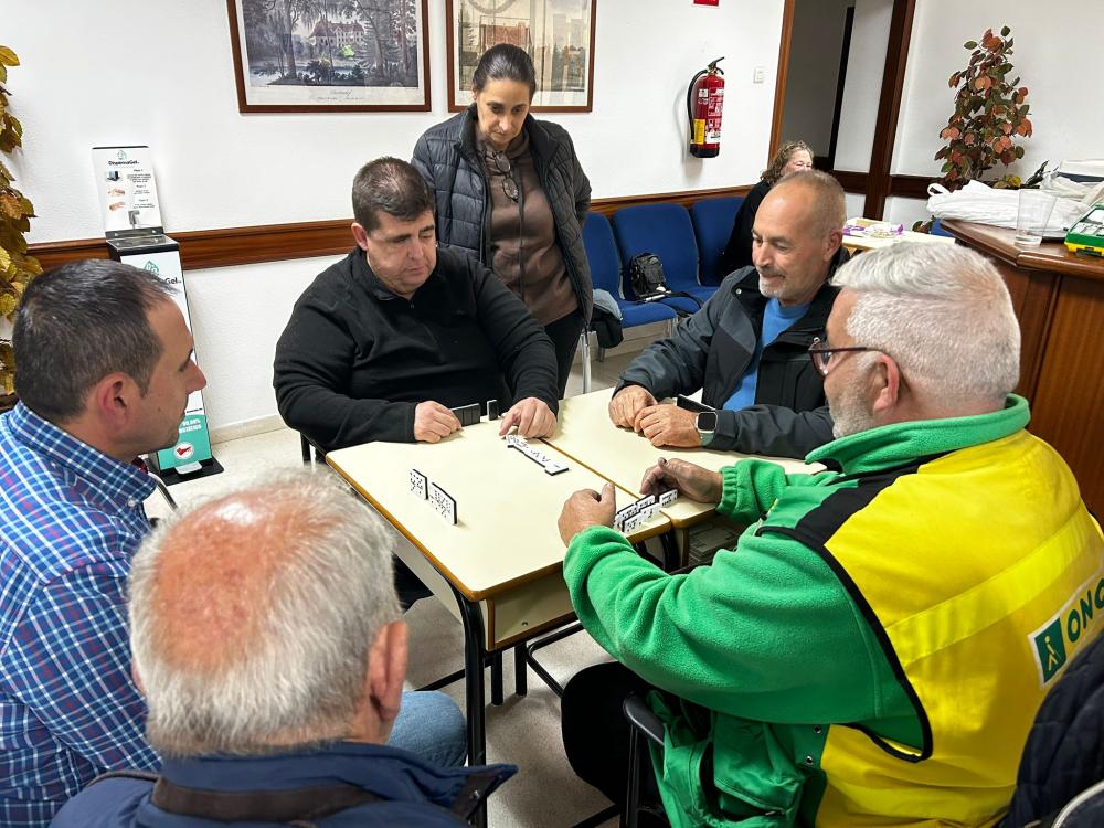 Torneo de parchís y dominó en la ONCE de Huércal-Overa (Almería)