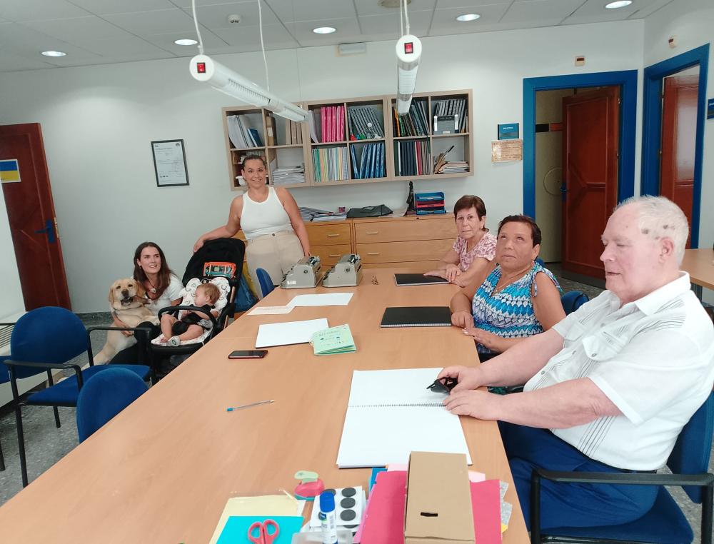 Participantes del Club Braille de la ONCE en Málaga durante el encuentro