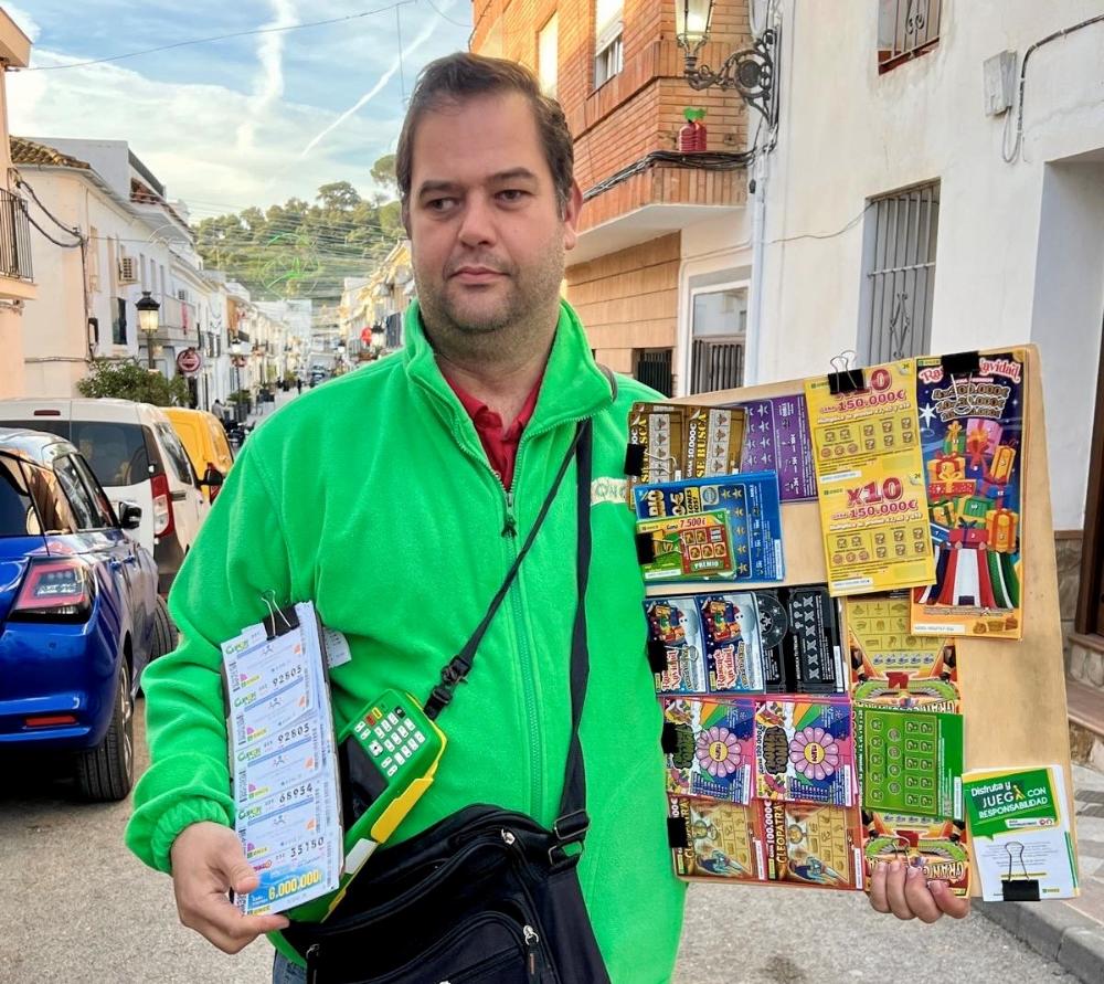 Rafael Rosa, vendedor de la ONCE en Algar