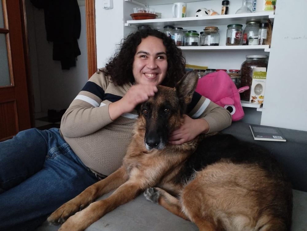 Yerko con su perro Bruno