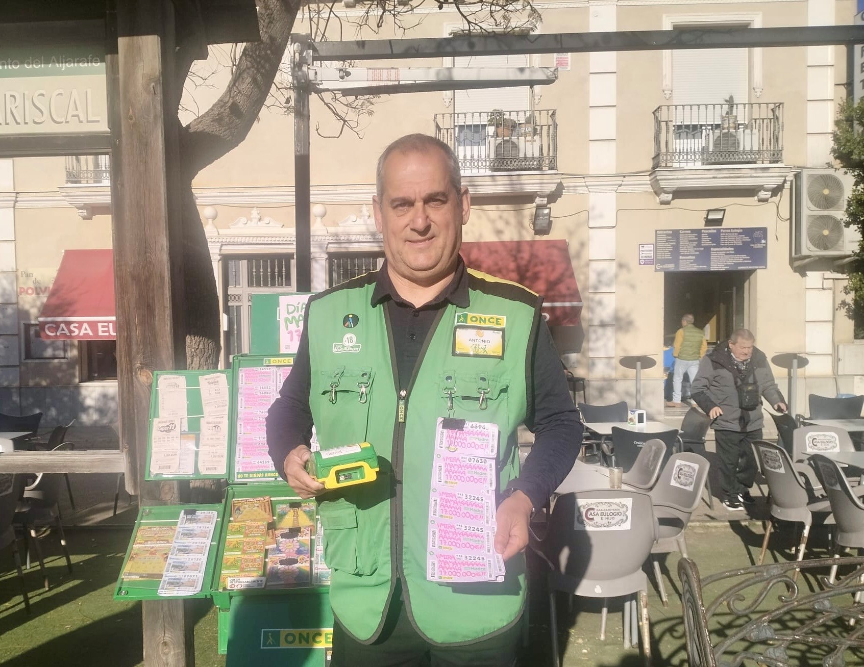 Antonio Blanco reparte 1,6 millones con el Cuponazo de la ONCE en Villanueva del Ariscal