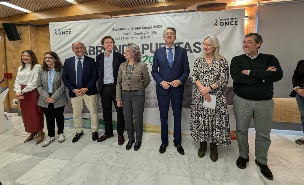 Los asistentes a la inauguración en Cádiz
