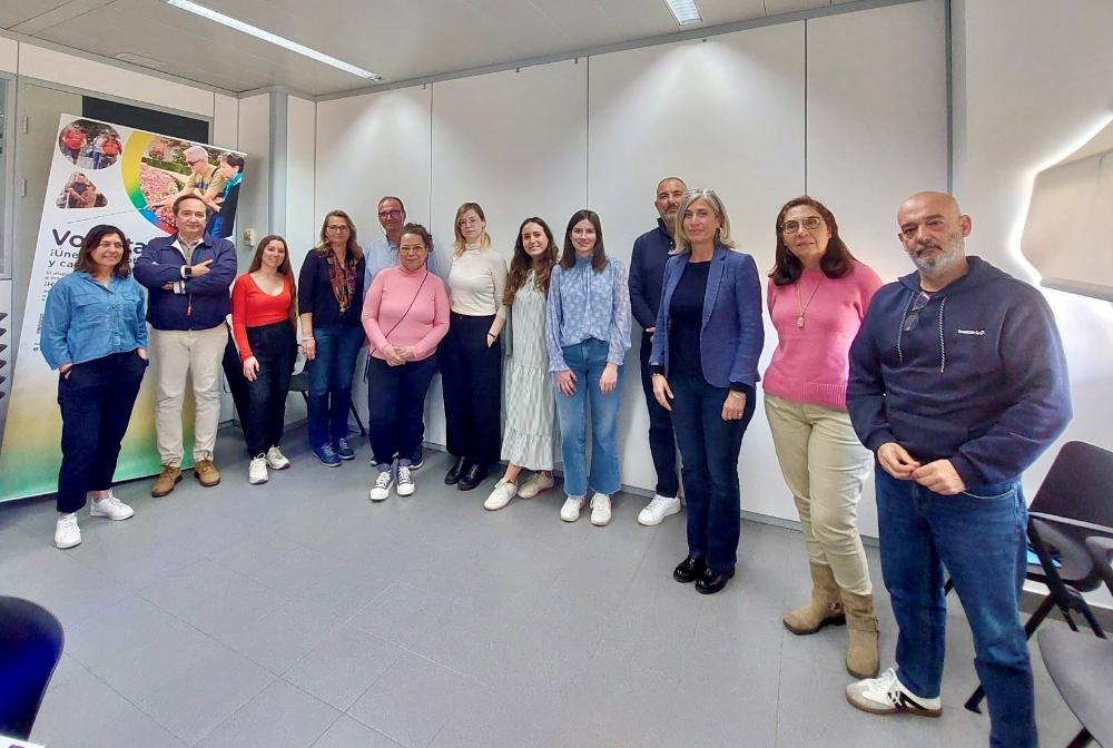 Foto de familia de la actividad con Cruz Roja de Sevilla