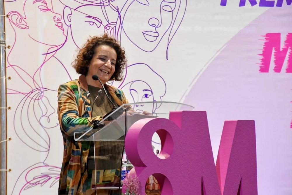 Marga Lara agradeciendo su premio