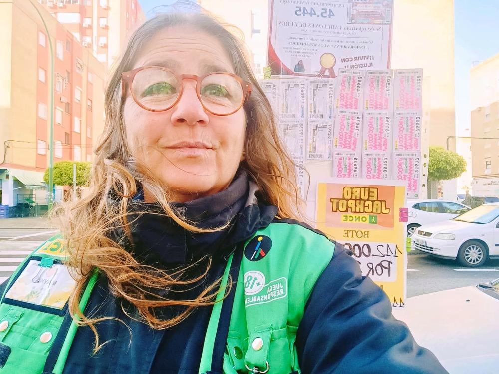 Mayka Medina, vendedora de la ONCE en Sevilla
