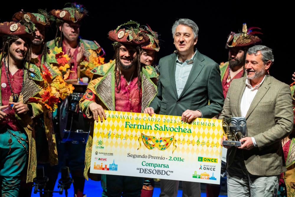 Entrega del segundo premio a 'DESOBDC!'