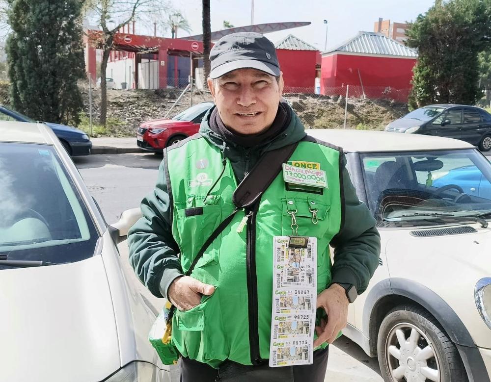 José Roldán como vendedor de la ONCE en Huelva