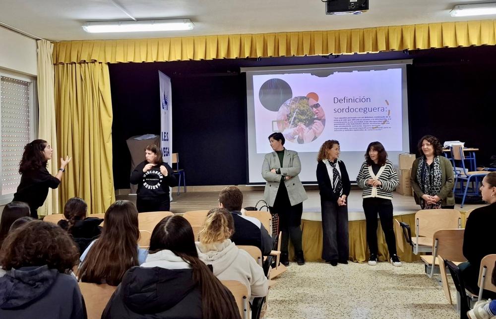 Actividad sobre sordoceguera en Marbella