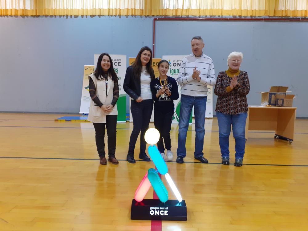 Entrega medalla a la mejor deportista revelación del Campeonato
