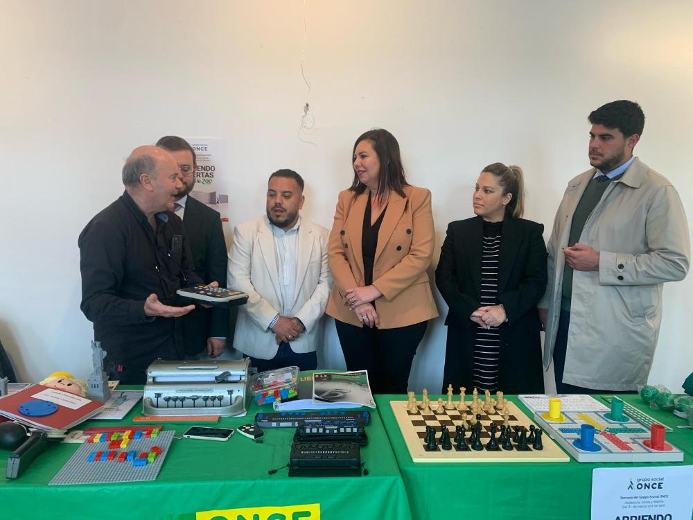 Exposición en la Palma del condado de material tiflotecnológico