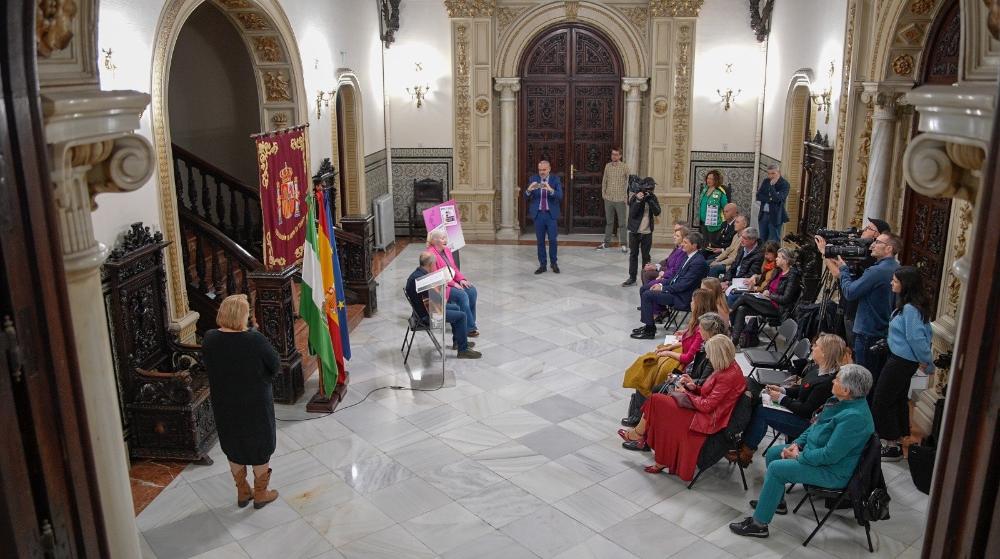 Plano general del acto durante la actuación musical