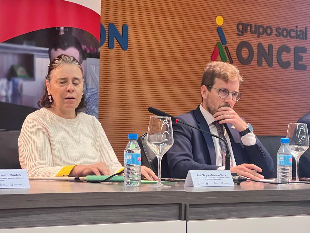 Intervención de Virginia Carcedo junto al subdelegado del Gobierno en Sevilla