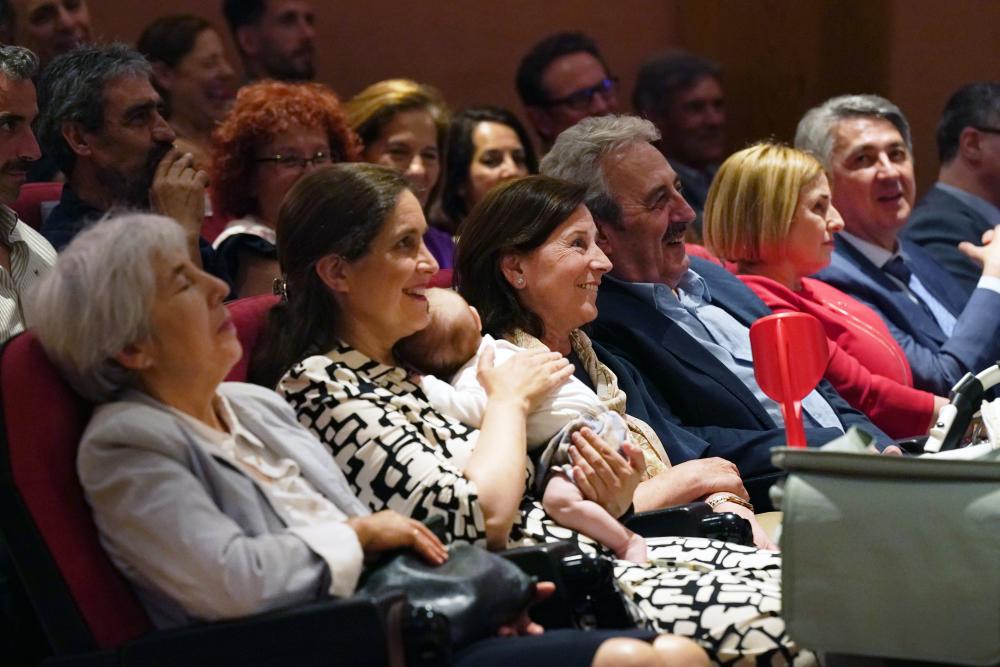 La familia de Marcelo Rosado siguiendo el acto