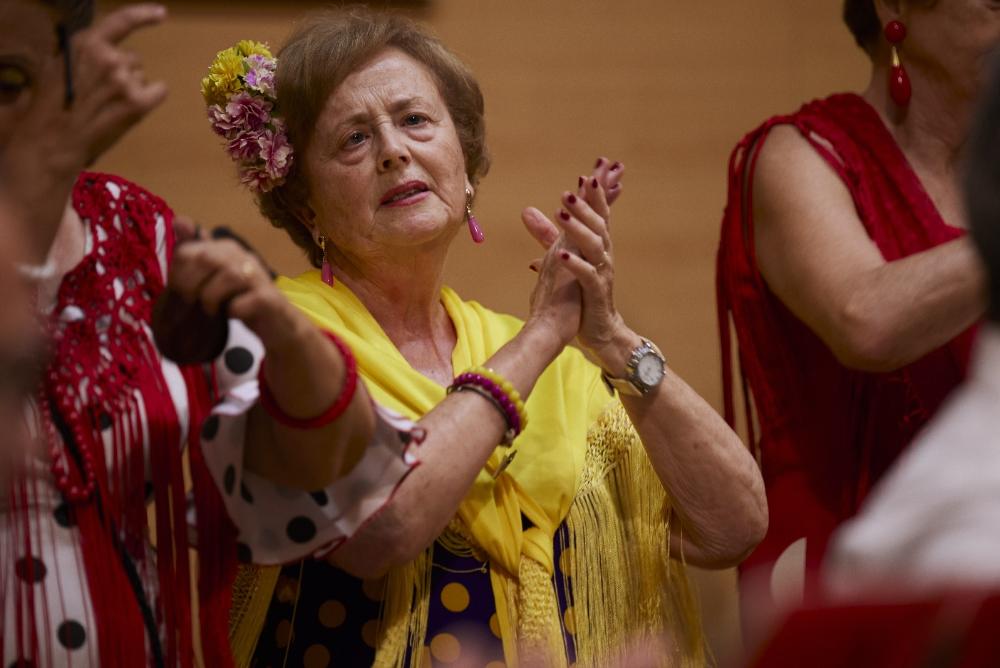 Aurora Reina cantando