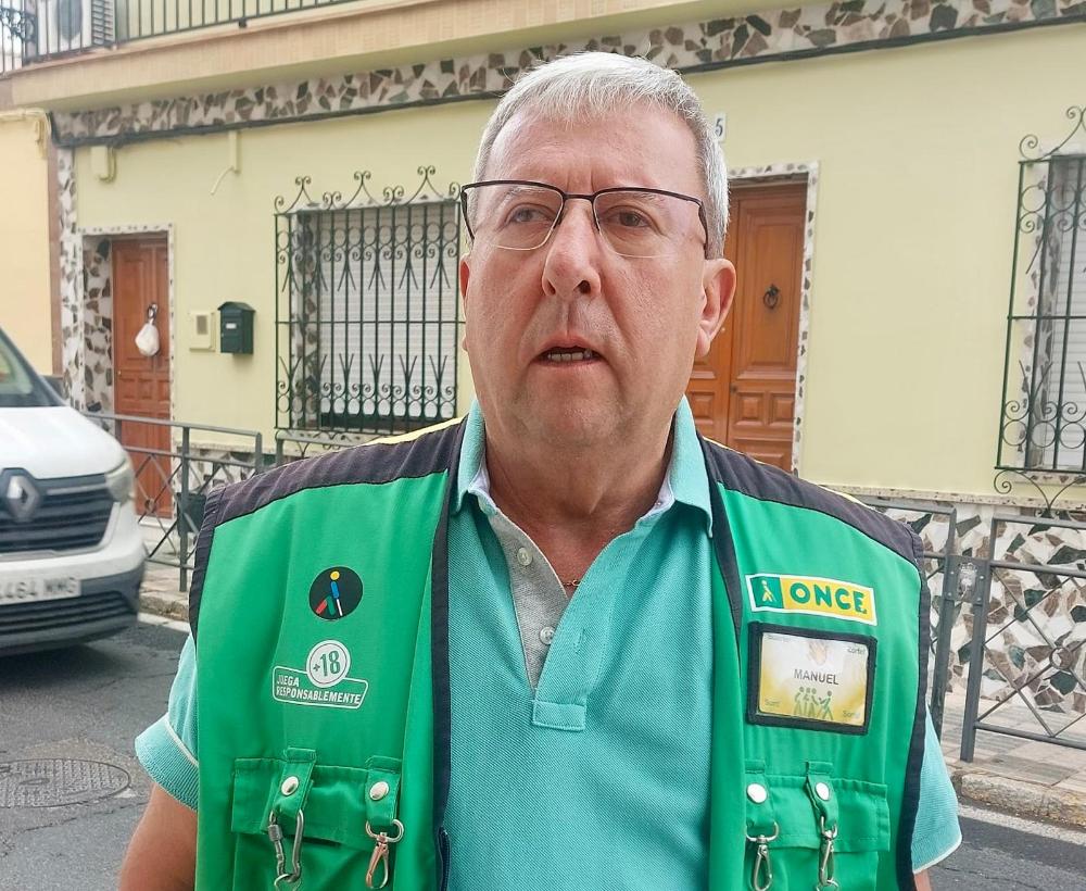 Manuel Guijarro, vendedor de la ONCE en Bormujos