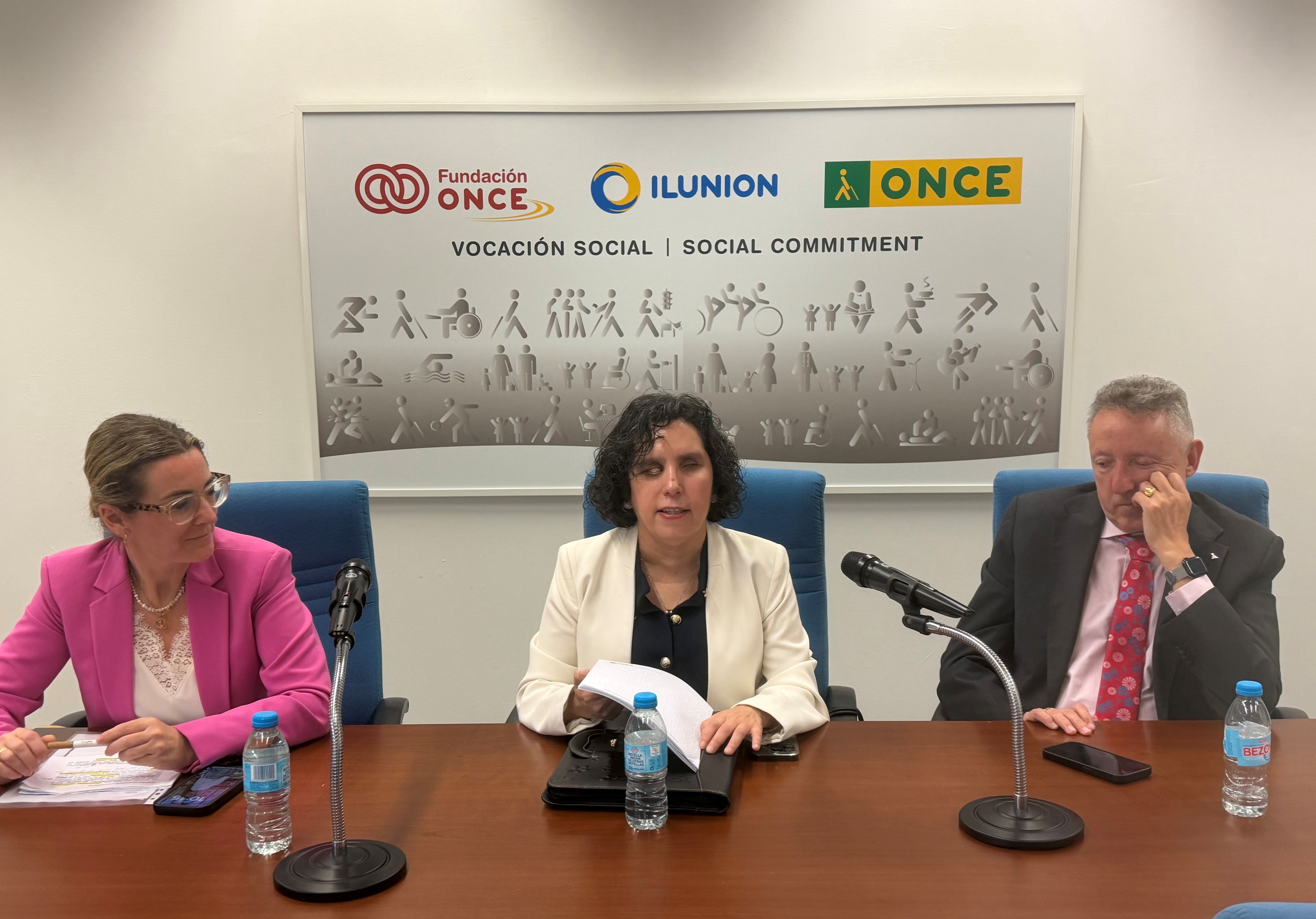 Cristina Arias, Isabel Viruet y Cristóbal Martínez, de izquierda a derecha