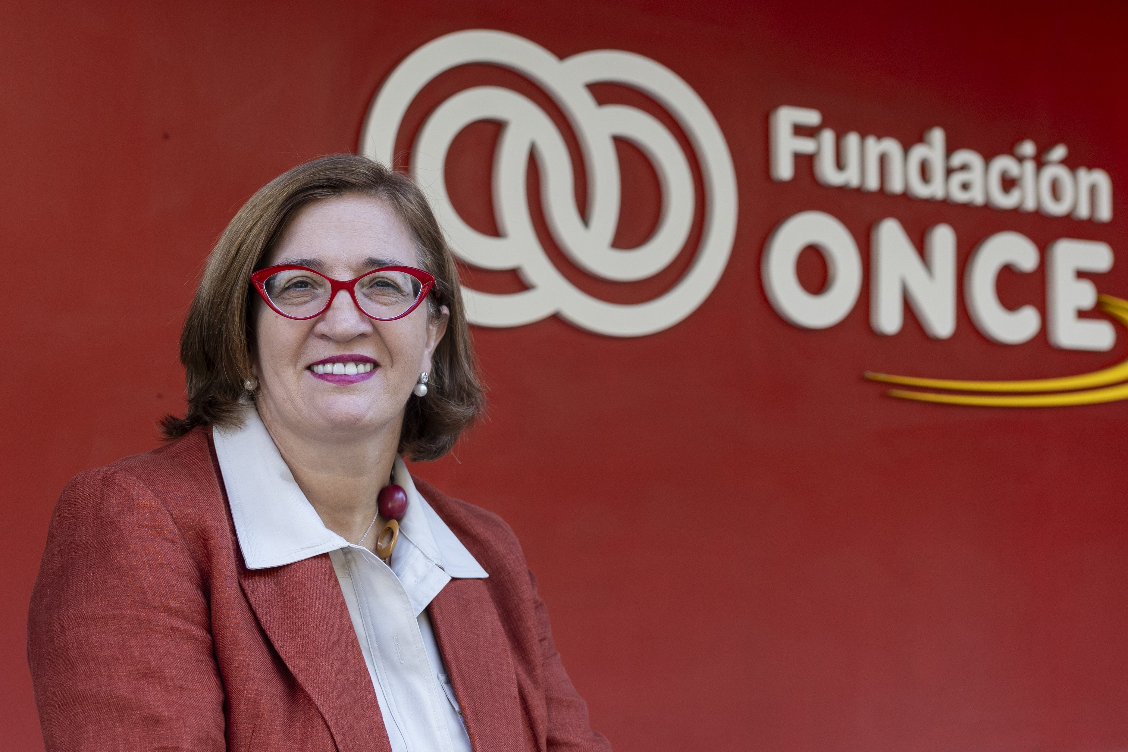 Martínez en el exterior de la sede de Fundación ONCE