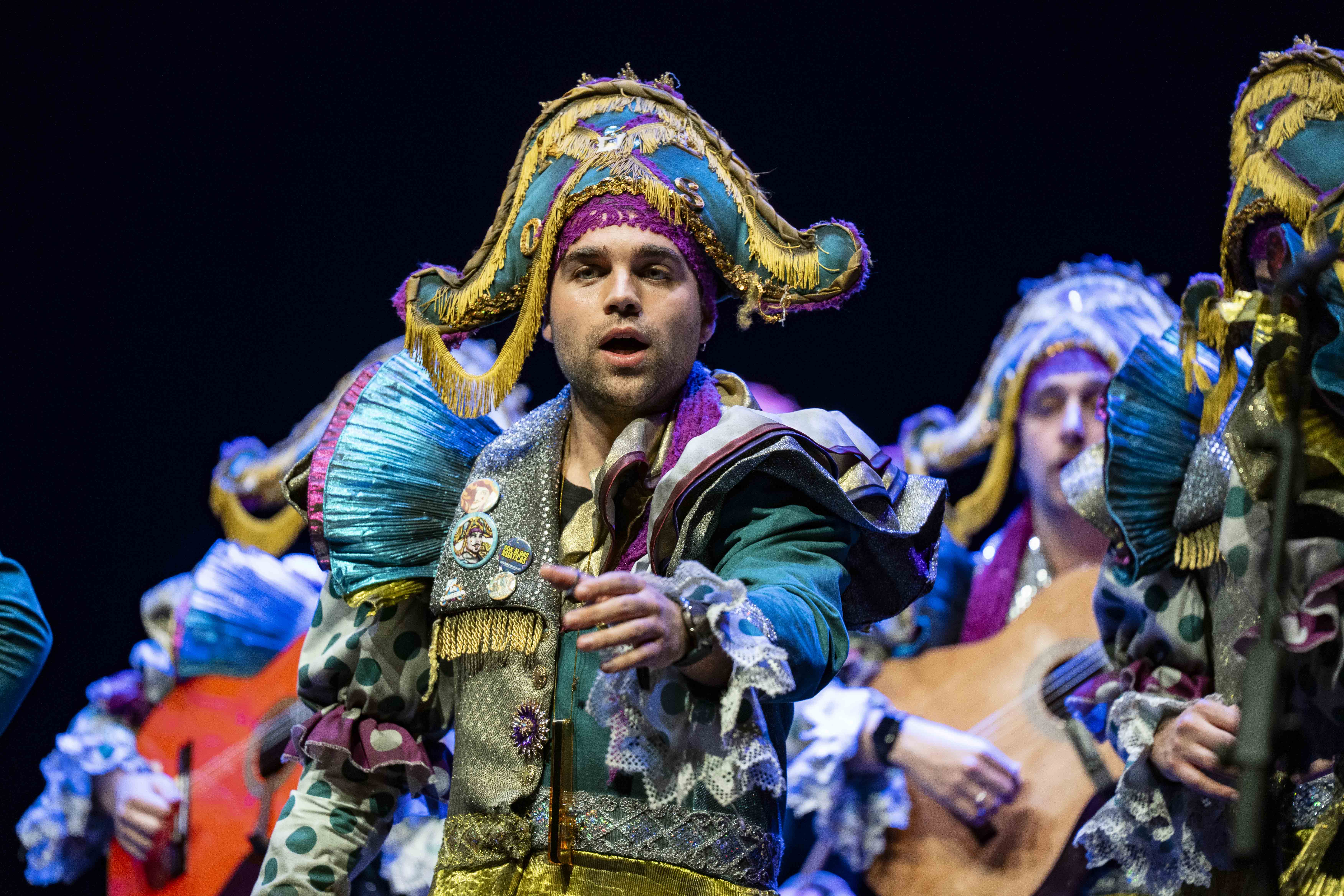 Integrante de la comparsa Los locos