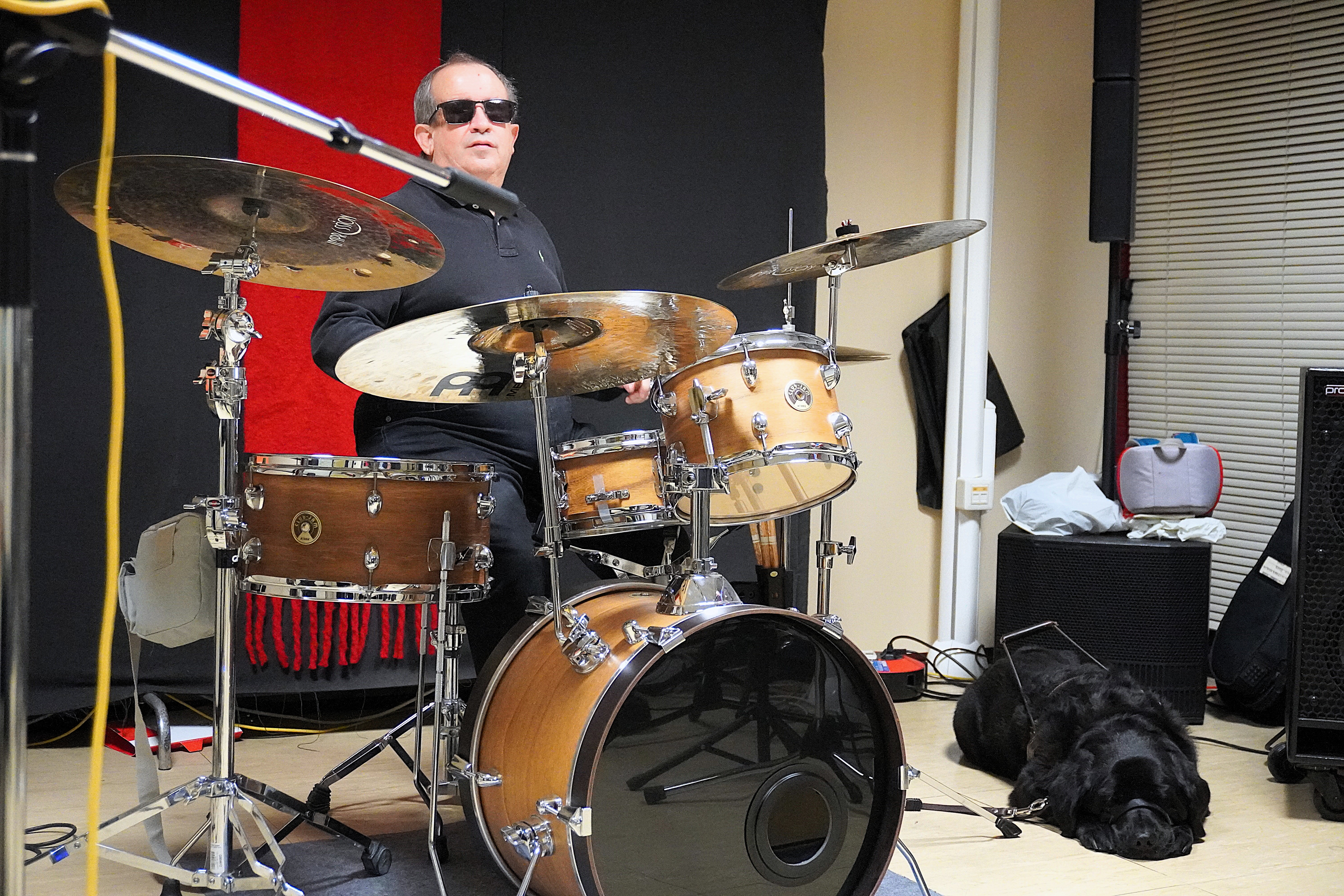 Sáez tocando durante el ensayo