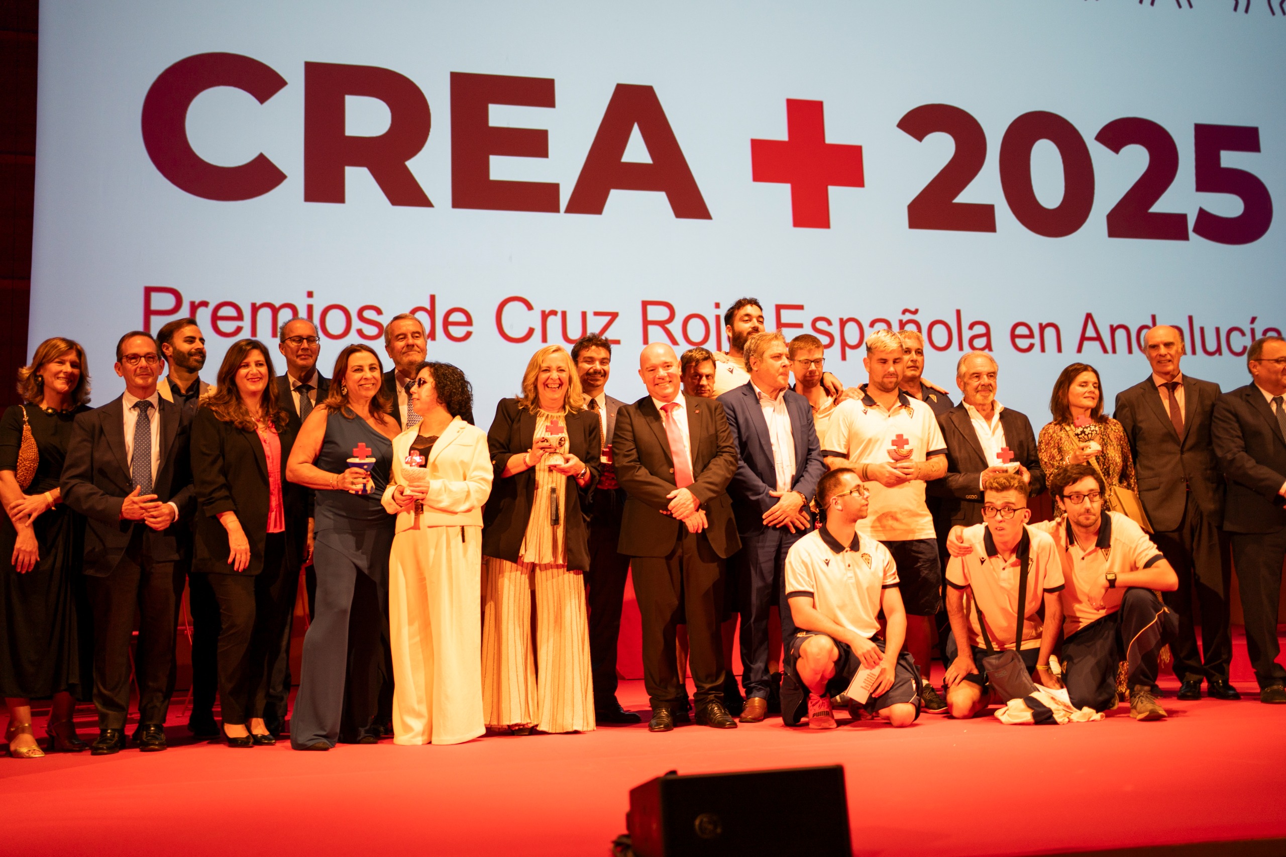 Foto de familia de los invitados