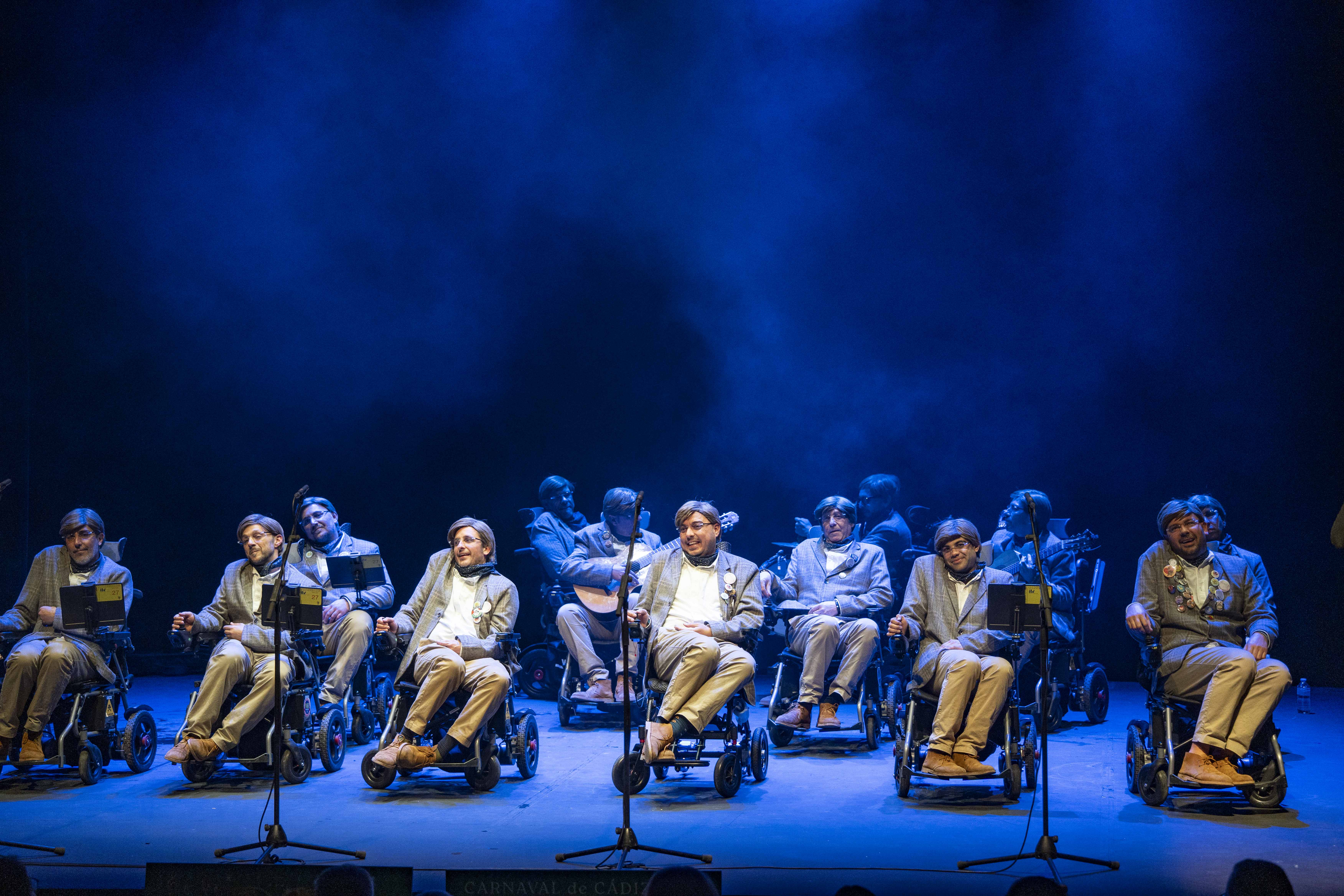 Plano general de la chirigota ganadora del segundo premio