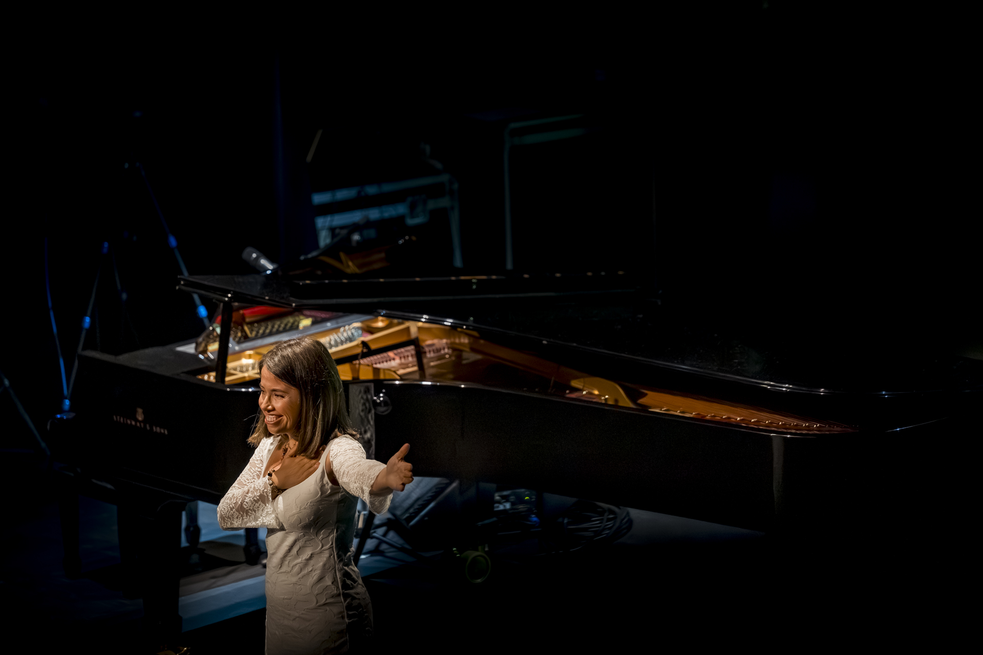 Xiara recibiendo los aplausos del público