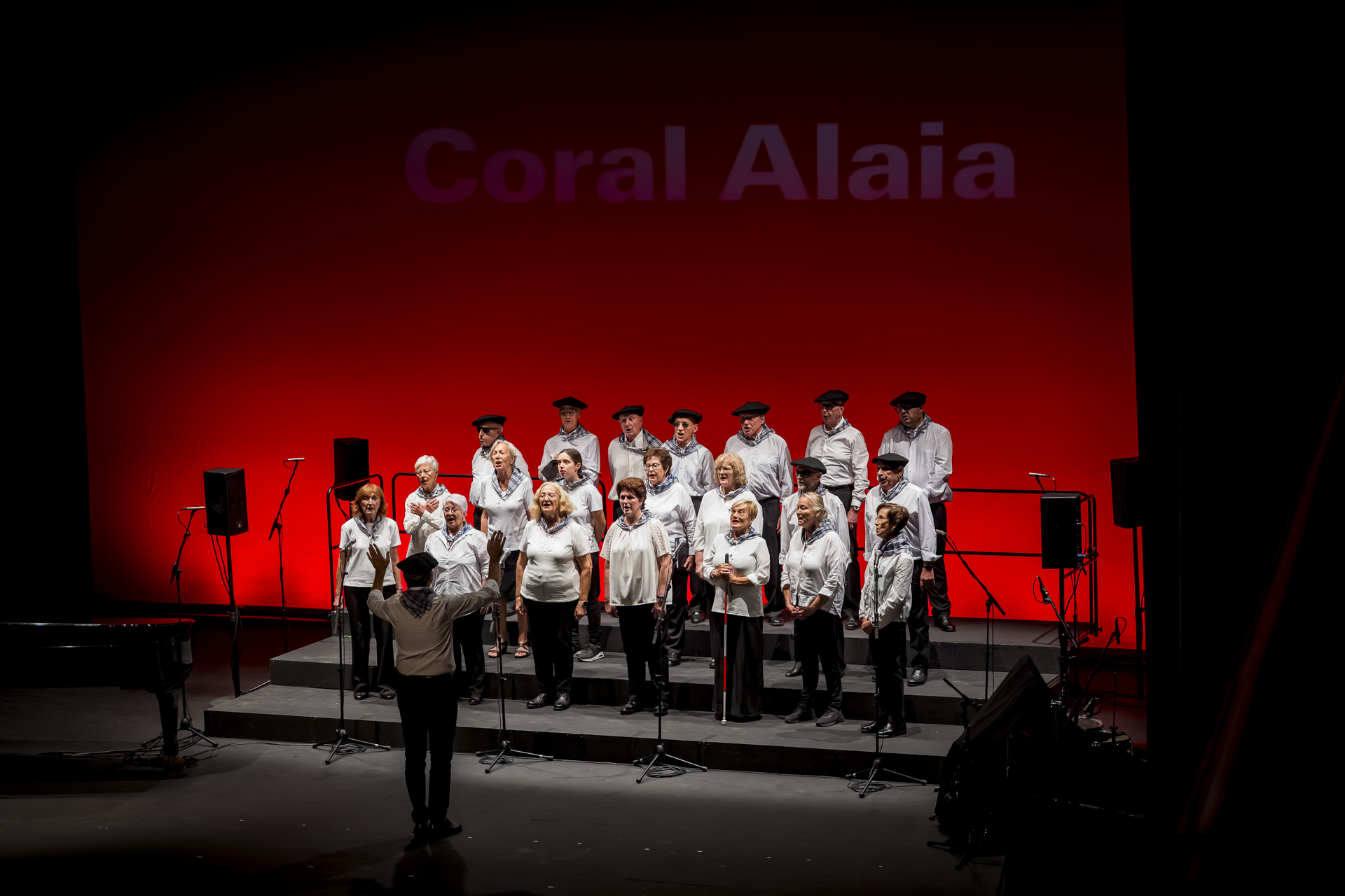 Actuación de la Coral Alaia
