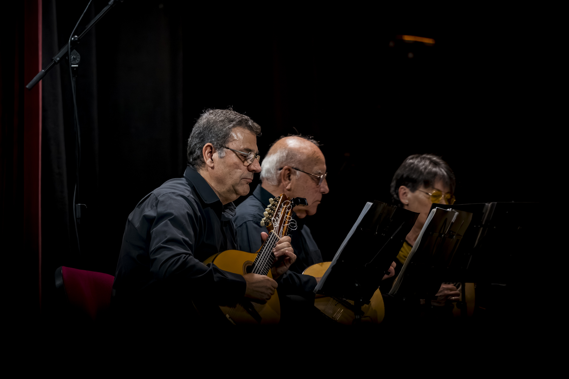 El director de la orquesta 'Ciudad de los Califas' en primer plano