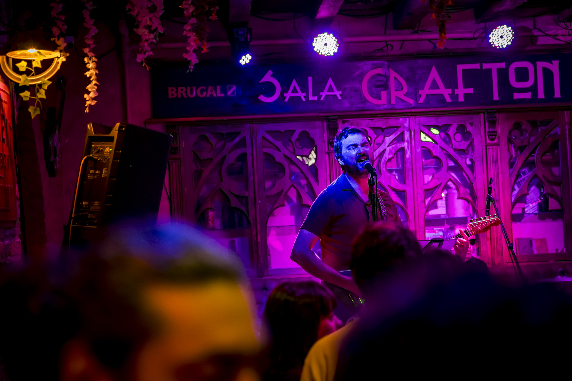 Primer plano del cantante de Mackenzie@Co