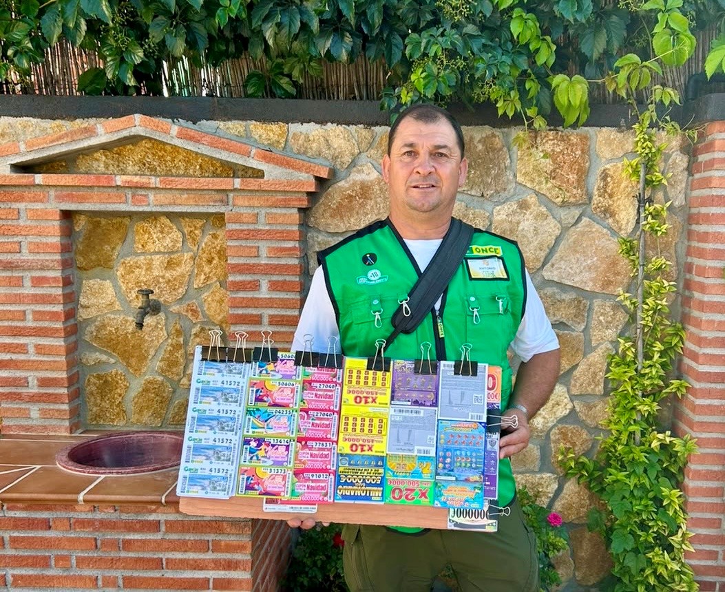 Antonio Lechuga, vendedor de la ONCE en la comarca de Guadix