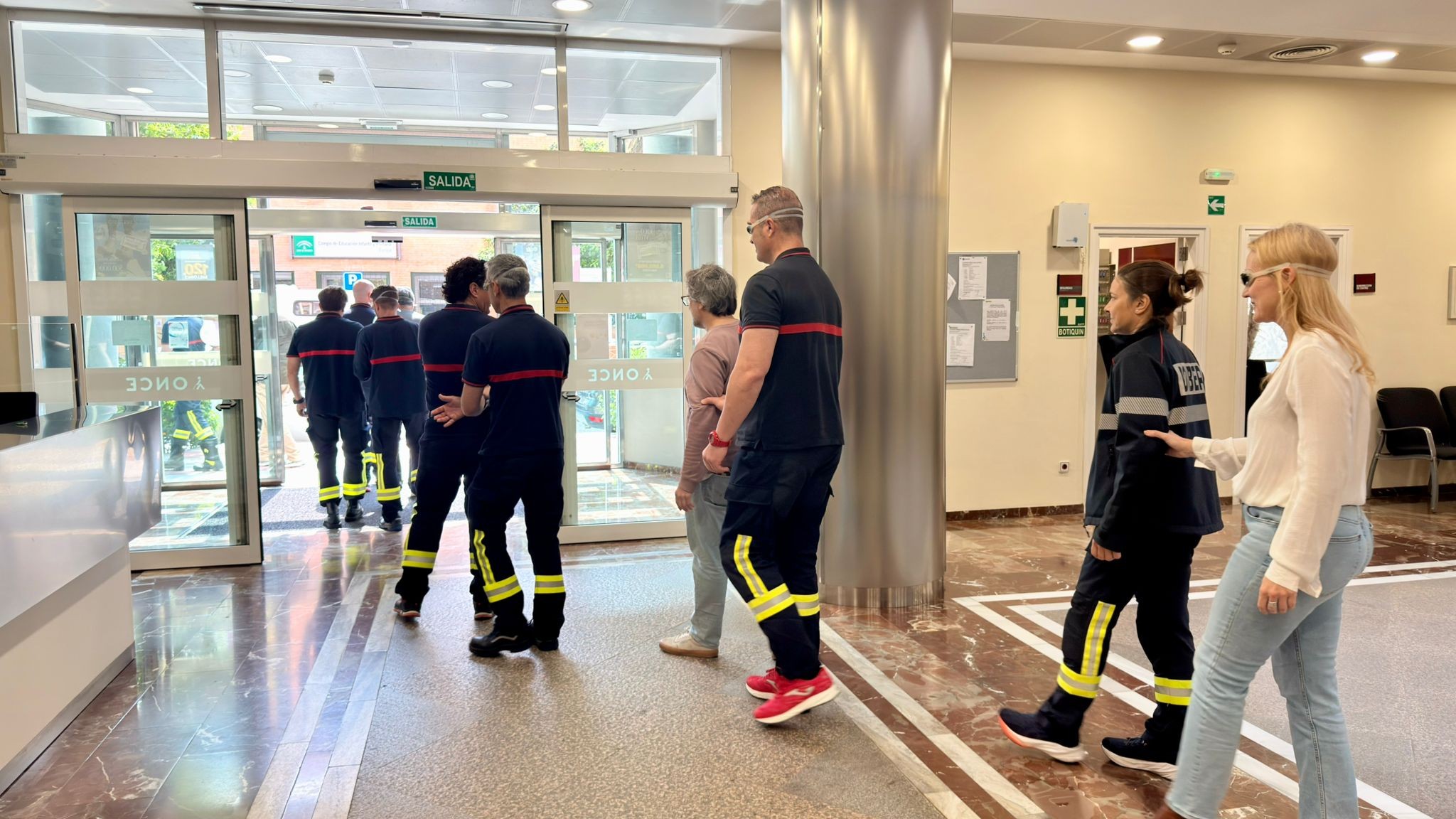 Bomberos en la sede de la ONCE en Córdoba